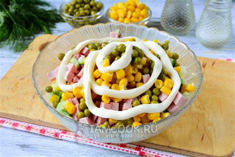 Салат Оливье с кукурузой и горошком — рецепт с фото пошагово