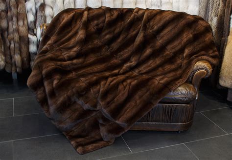 Light-brown Mink Fur Throw - Elegant comfort