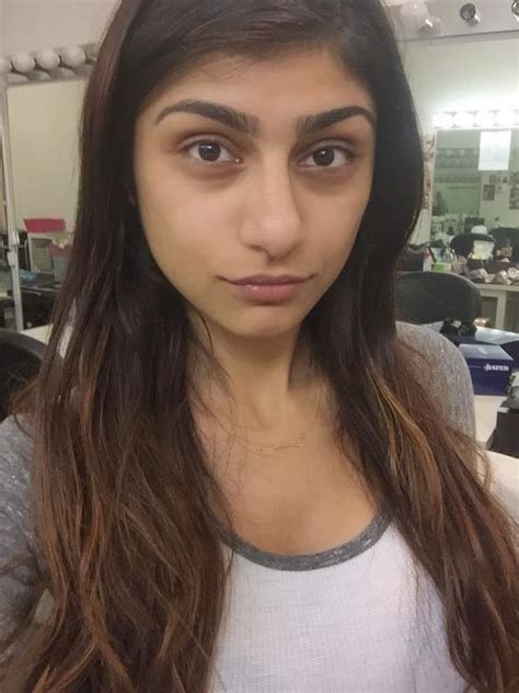Adult Film Star Mia Khalifa Looks Pretty Much the Same Without Makeup | Complex