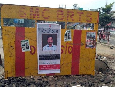 Hostile welcome: In Gujarat 'poster' war, Kejriwal gets it left and ...