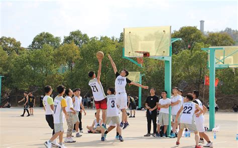 篮球赛青年男人打篮球高清图片下载-正版图片501983282-摄图网
