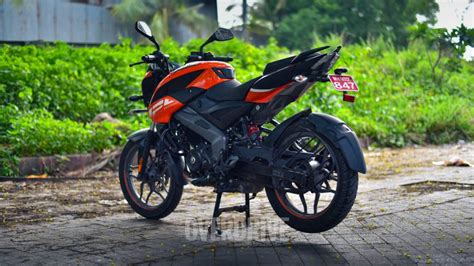 2021 Bajaj Pulsar NS125 first ride review - Overdrive