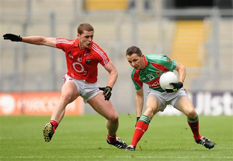 Can You Throw The Ball In Gaelic Football at Johnny Will blog