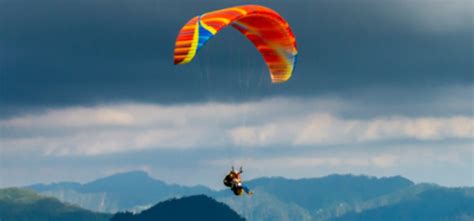 Paragliding कर रहा था घूमने गया शख्स, चली गई जान, गुजरात में भी पैराशूट ...