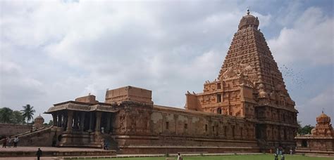 CHOLA DYNASTY (300 BCE – 1279 CE) - TEMPLE ARCHITECTURE – The Antique Story