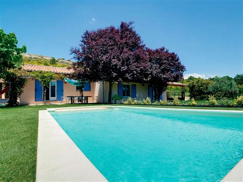 Build Big Swimming Pools Without Big Hassles | Desjoyaux Pools
