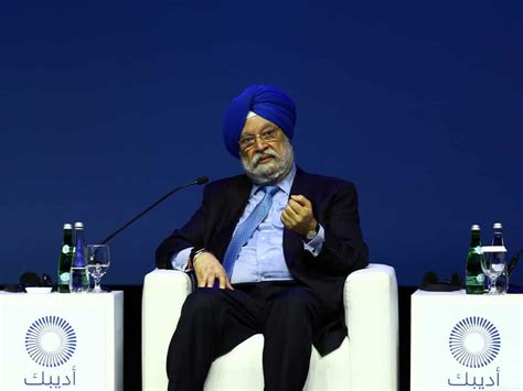 Hardeep Puri inaugurates ONGC Digital Corporate Visualisation Centre ...