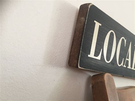 Local Items Signs 的图像结果