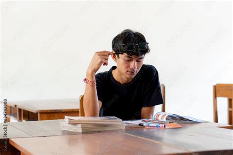 Overworked Student 的图像结果