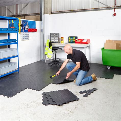 Garage Flooring Ideas For Men - Paint, Tiles And Epoxy Coatings ...