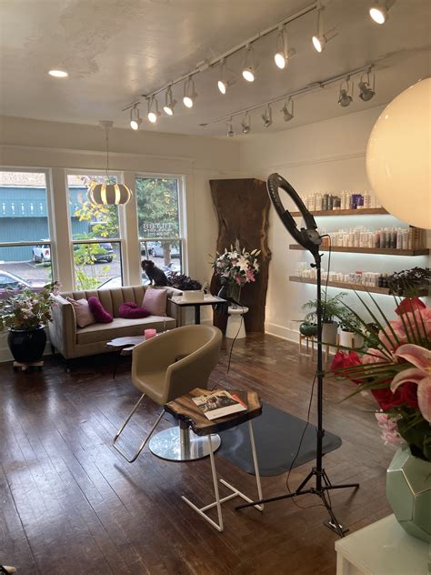 25 Best Hair Salons Near Eugene, OR - 2023 BestProsInTown