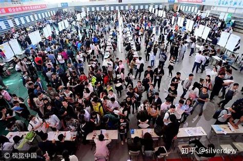 西安：大学生志愿者开展地铁志愿服务活动-河北经济网-长城网