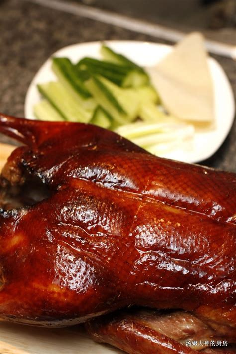 北京烤鸭出名的由来，为什么北京的烤鸭这么有名啊_