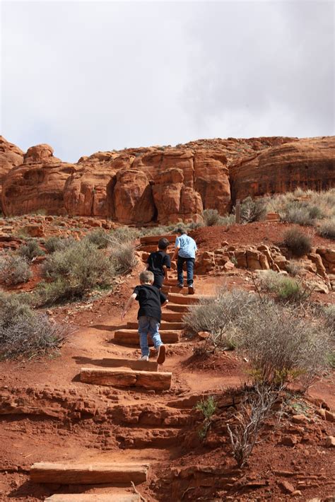 Hiking St. George, Utah: Scout Cave Trail | CVGO