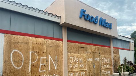 Marco Island, Florida, prepares for Hurricane Milton, storm surge
