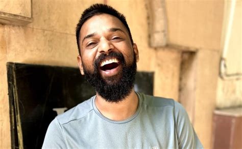 जाने माने लाफ्टर योग गुरु Rajendra Kumar ने बनाया दुनिया की सबसे लंबी ...