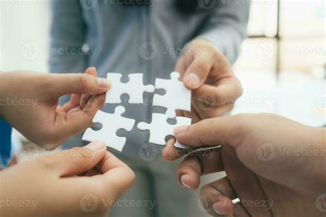 Strong Partnership 的图像结果