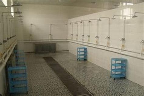 盐城师范学院洗澡的地方是一个大澡堂很多人，还是几个人合用一个澡堂？这里新生要急疯了！！? - 知乎