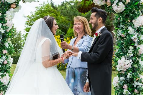 The Rose Ceremony that includes your guests - Perfect Words Ceremonies
