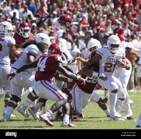 Dallas, Texas, US. 8th Oct, 2016. University of Texas Running back KYLE ...