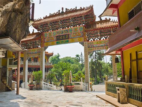 Sam Poh Tong Cave Temple in Ipoh, Malaysia | Day Tripe with Sunleisureworld