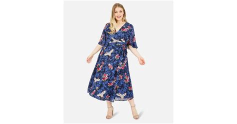 Yumi Curves Navy Floral Bird Midi Wrap Dress | New Look
