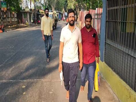 Actor Santhanam Krivalam came to Palani Murugan temple and had darshan ...