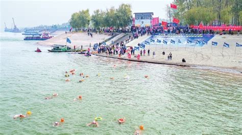 石首近千名志愿者参加水域游泳抢渡赛 提高救援技能-新闻中心-荆州新闻网