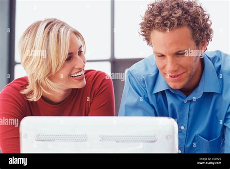 2 People Using a Computer 的图像结果