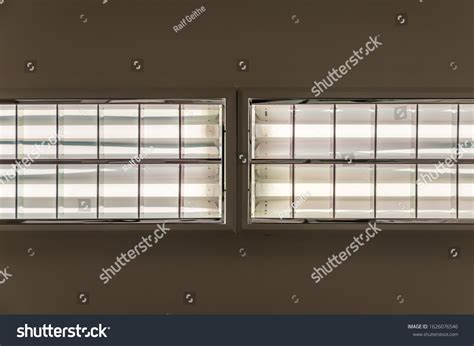 Flashing Fluorescent Tube