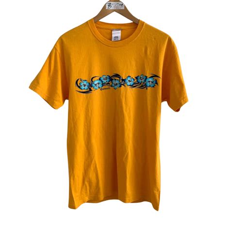 Medium Men’s Yellow Graphic Tee(s)