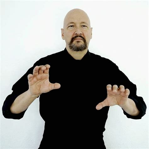 Sign Language Talk 的图像结果