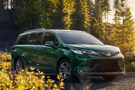 tin tức - Toyota Sienna 2024 ra mắt, ít thay đổi nhưng tăng giá: về Việt Nam trên 4 tỷ đồng | VOZ