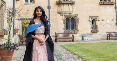 नाना को क्लास में बैठने नहीं दिया गया, नातिन ने सीधे Oxford से पढ़ाई ...