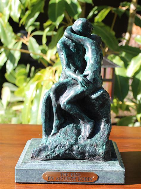 What Is A Kiss Sculpture at Daniel York blog