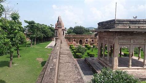 Cenotaph Of Raja Gangadhar Rao Is A Blend Of Nobiity & Architecture