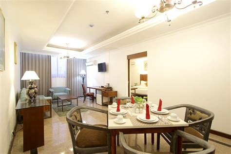 Metro Park View Hotel Kota Lama Semarang Rooms: Pictures & Reviews ...