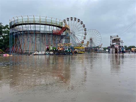 Rajkot fair refund row: Manavadar ride vendor alleges fraud by event ...