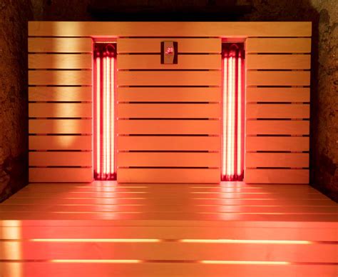 Infrared Sauna Therapy: Benefits and Risks Comparison