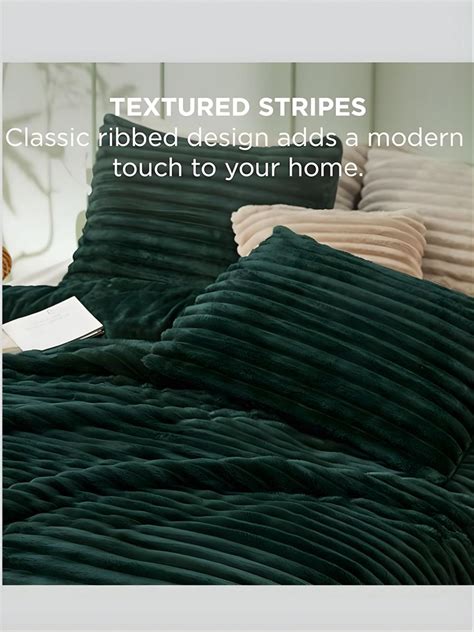 Buy the White Moss Winter Linea Double Bed Quilt Green (King) Online