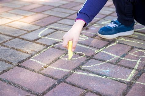 10 Sidewalk Chalk Games For Kids - Outdoor Play Fun Ideas