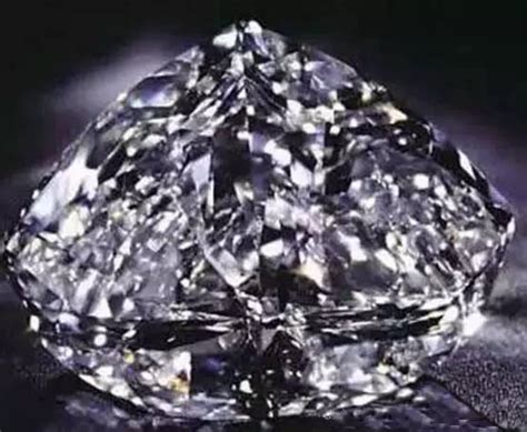世界上最贵的珍珠:一颗天然巨型珍珠拍出2.5亿天价_探秘志
