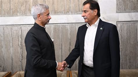 Pakistan Speaker Interacts with EAM Jaishankar in Dhaka, Yunus Shares ...