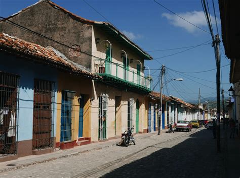 What Does “Vale” Mean in Spanish? | SpanishStep