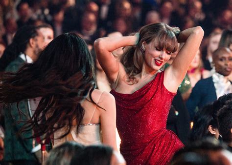 Taylor Swift Was 'Stealing the Spotlight' With Her Dancing During ...