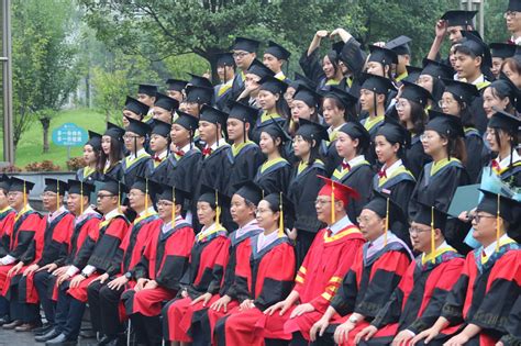 重庆工程学院举办2021届毕业典礼暨学士学位授予仪式