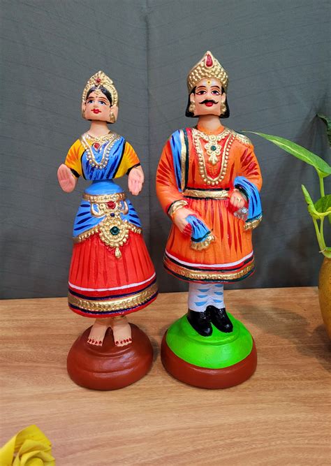 Dancing Doll Raja Rani Thanjavur Thalayattu Bommai – Smris