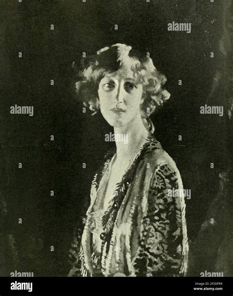 Violet Carter High Resolution Stock Photography and Images - Alamy