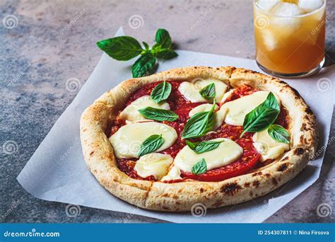 Classic Neopolitan Margherita Pizza with Tomatoes, Mozzarella and Basil ...