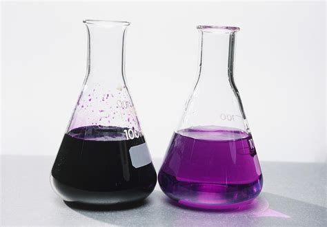 为什么丙基苯会被酸性高锰酸钾氧化褪色生成苯甲酸？ - 知乎